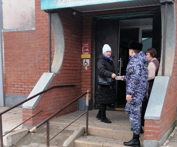 Росгвардейцы провели профилактические беседы с гражданами в рамках акции «Безопасный Новый год» в Соль-Илецке