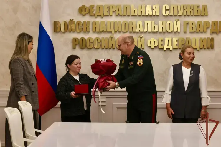 В Росгвардии вручили награды воспитательницам детского сада из Оренбургской области за спасение детей