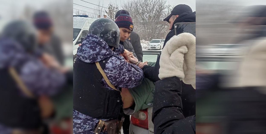 В Оренбургской области росгвардейцы задержали мужчину, угрожавшего воспитателю в детском саду