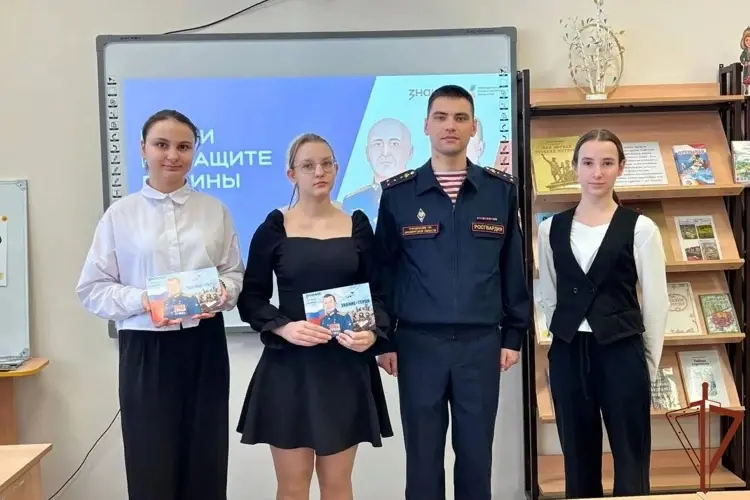 В Оренбурге росгвардеец провел урок мужества и рассказал школьникам о службе в ведомстве 