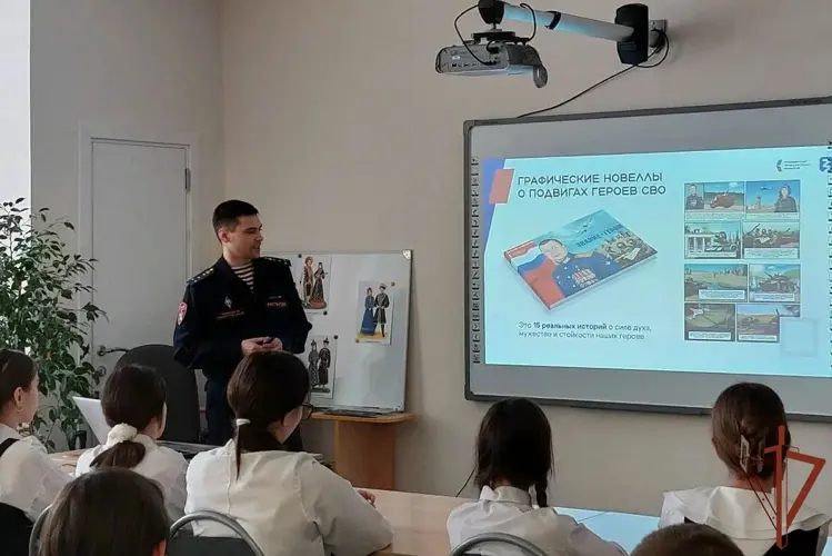 В Оренбурге росгвардеец провел урок мужества и рассказал школьникам о службе в ведомстве 