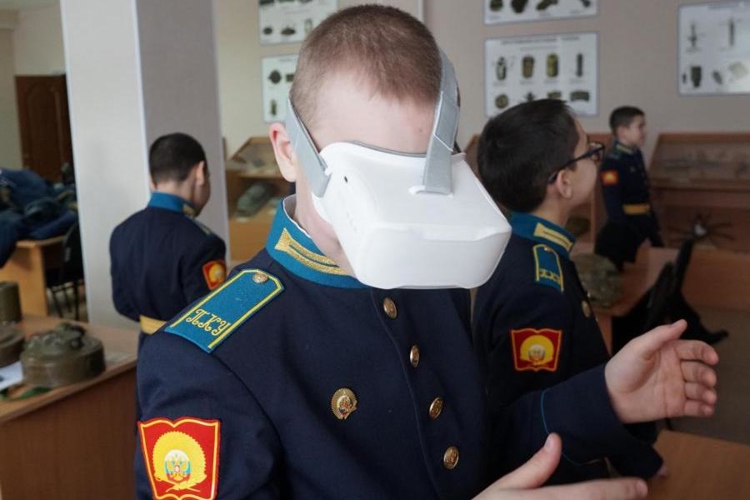 В преддверии празднования Дня войск национальной гвардии Российской Федерации сотрудники оренбургского ОМОН провели день открытых дверей для кадет