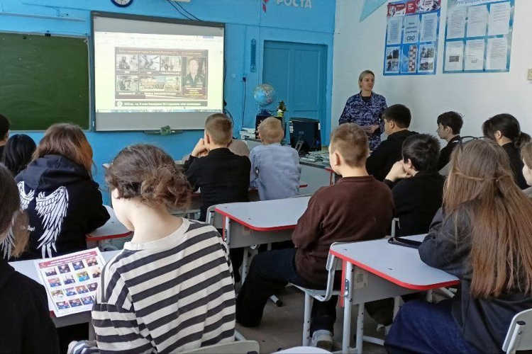 В Оренбургской области росгвардейцы провели урок мужества для школьников