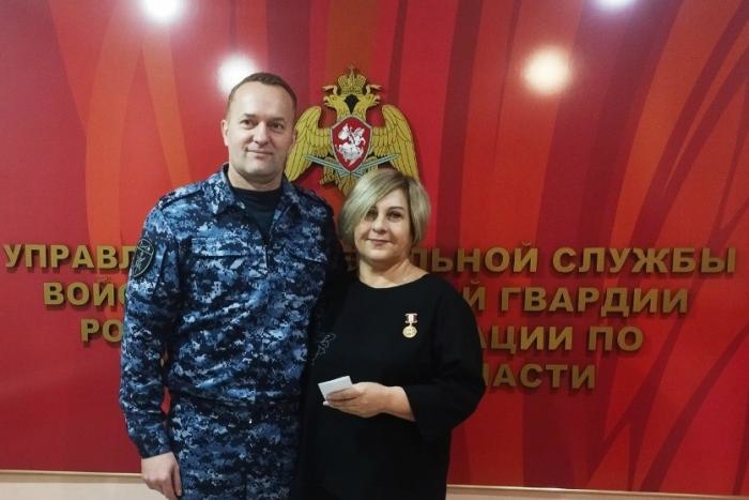 В Оренбурге за активную деятельность по развитию ветеранского движения председателю Совета ветеранов вневедомственной охраны вручена медаль
