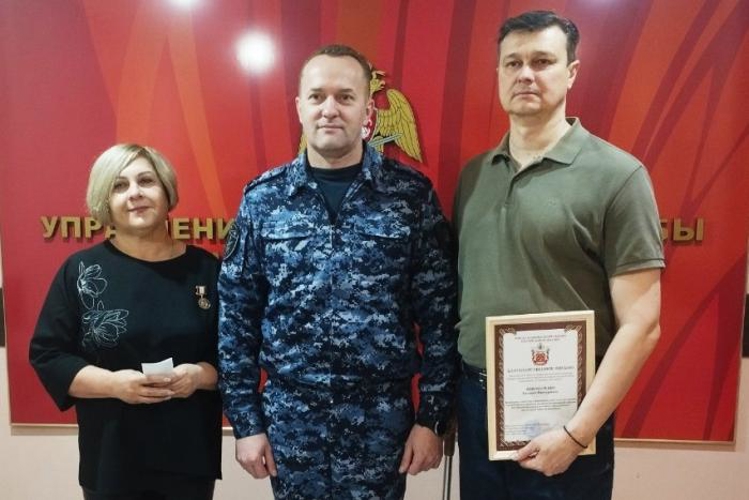 В Оренбурге за активную  деятельность по развитию ветеранского движения председателю Совета ветеранов вневедомственной охраны  вручена медаль