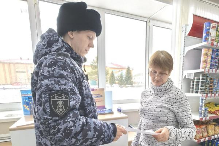  В Оренбургской области росгвардейцы проводят беседы с гражданами о способах защиты имущества