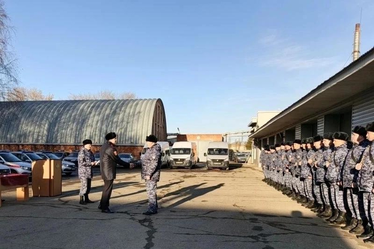 В Оренбурге отличившимся сотрудникам  вневедомственной охраны Росгвардии  были вручены знаки отличия и благодарности