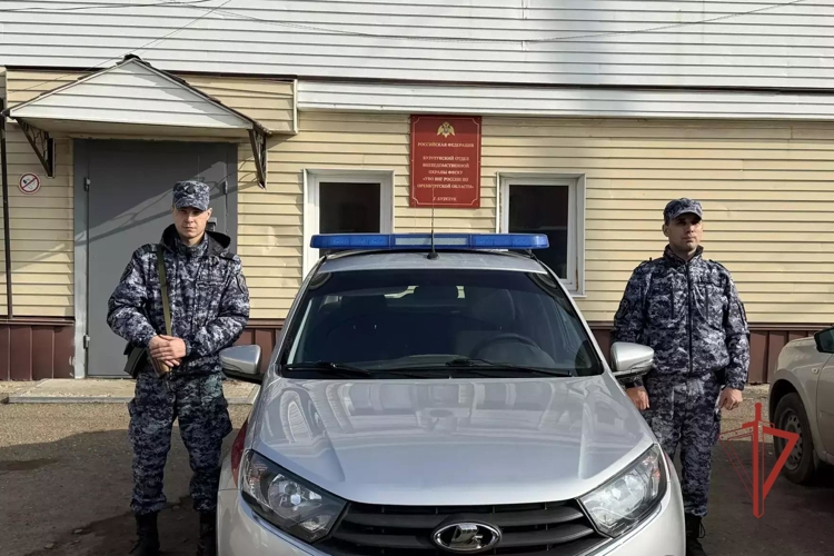 В Оренбургской области росгвардейцы обеспечили общественный порядок при  возгорании гаража 