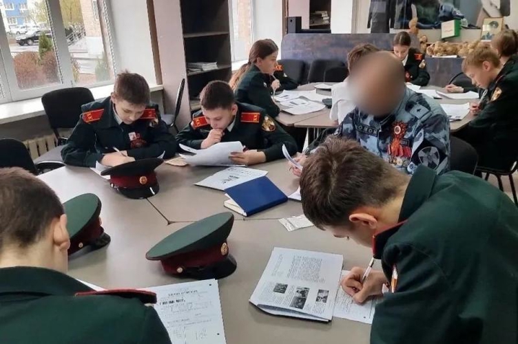 В Оренбурге росгвардейцы написали «Диктант Победы»  (видео)