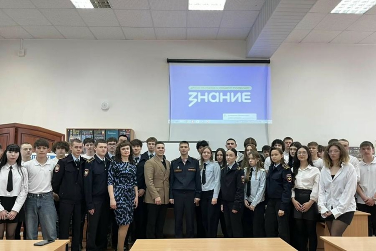 В Оренбурге росгвардеец встретился со студентами автотранспортного колледжа