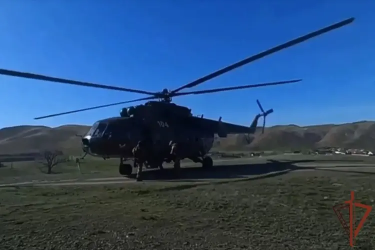 Сотрудники и военнослужащие Росгвардии принимают участие в розыске особо опасного преступника в Оренбургской области (видео)