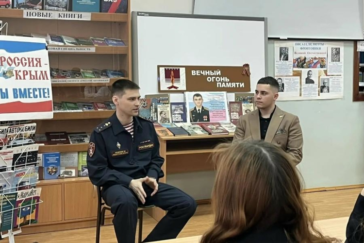 В Оренбурге росгвардеец встретился со студентами автотранспортного колледжа