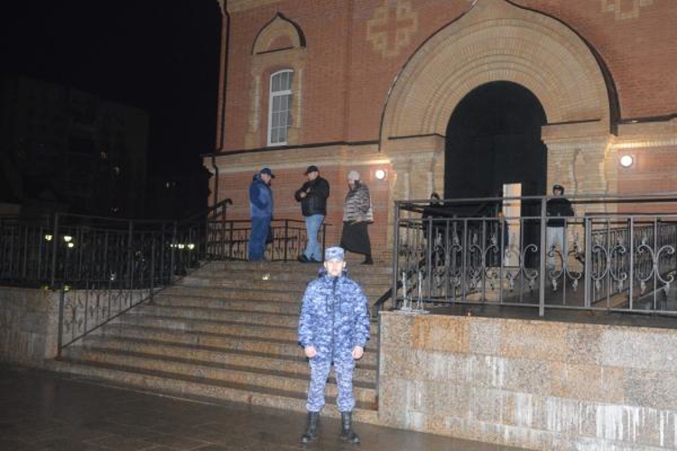 В Оренбургской области росгвардейцы приняли участие в обеспечении безопасности празднования Пасхи
