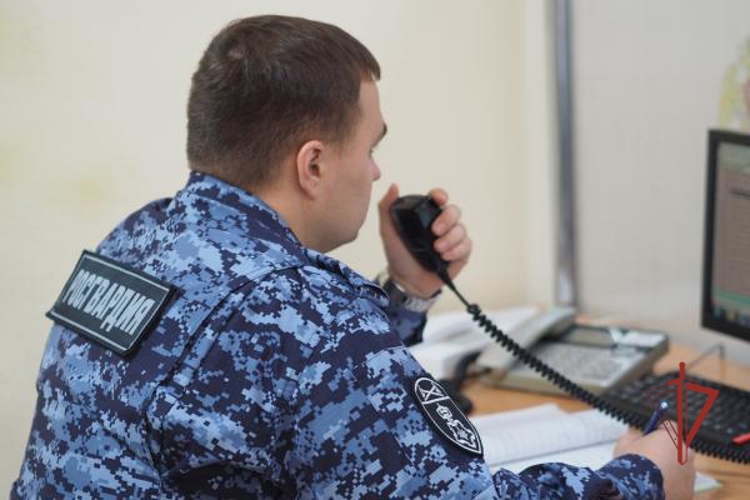 Сотрудники вневедомственной охраны Росгвардии задержали мужчину, нарушавшего покой граждан в ночное время