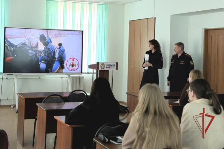 В Оренбурге сотрудники вневедомственной охраны Росгвардии рассказали о службе в ведомстве студентам Президентской академии