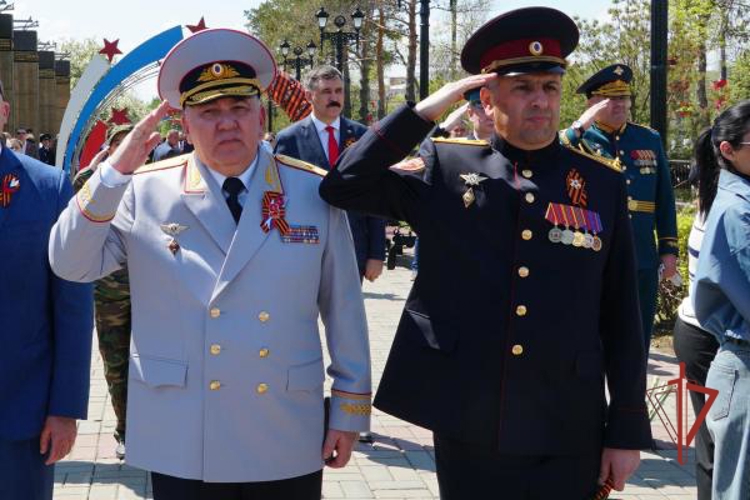 Начальник Управления Росгвардии по Оренбургской области принял участие в церемонии возложения цветов к мемориалу «Вечный огонь»