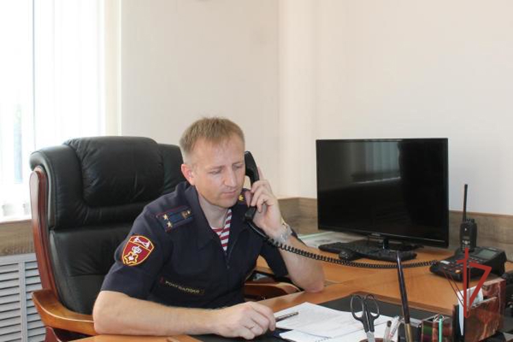 Начальник Управления вневедомственной охраны провел прямую линию с гражданами по вопросу трудоустройства на службу в Росгвардию и поступления в ведомственные  институты