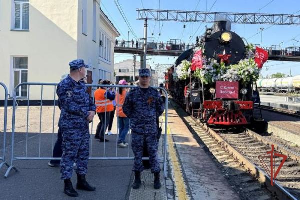 Росгвардейцы обеспечили безопасность прибытия «Поезда Победы» в Оренбург (видео)