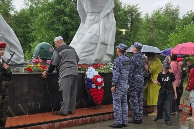 В Оренбуржье росгвардейцы приняли участие в мероприятиях, посвященных Дню памяти и скорби