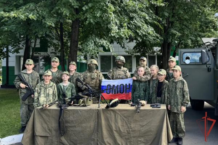 В Оренбургской области росгвардейцы принимают участие в ведомственной акции «Каникулы с Росгвардией» (видео)
