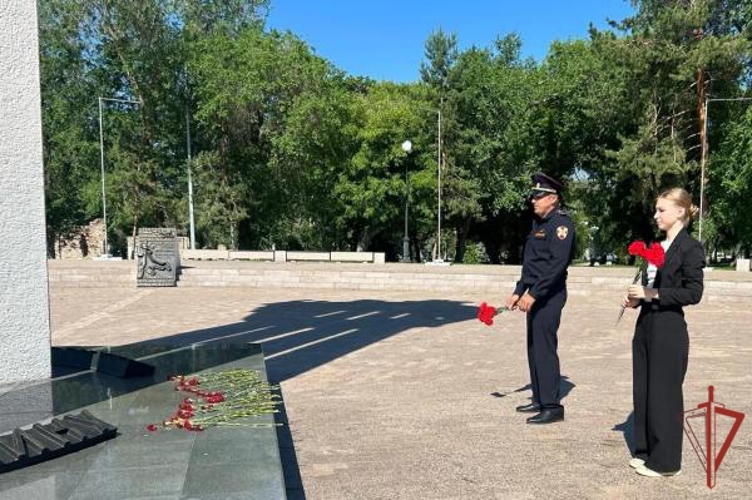 В Оренбуржье росгвардейцы приняли участие в мероприятиях, посвященных Дню памяти и скорби
