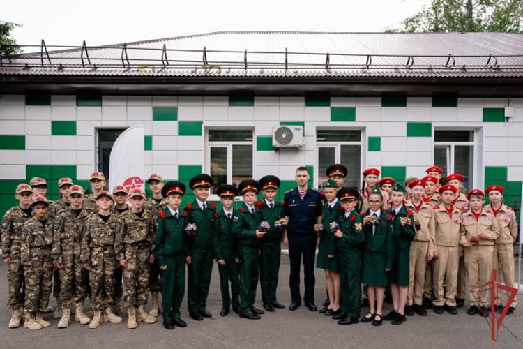 В Оренбургской области росгвардейцы приняли участие в тематическом мероприятии «Герои рядом»