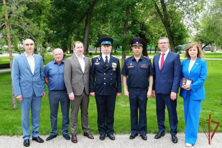 В Оренбурге начальник территориального Управления Росгвардии принял участие в торжественной церемонии приведения к присяге судебных приставов