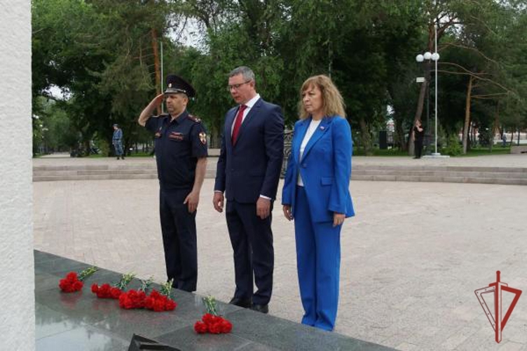 В Оренбурге начальник территориального Управления Росгвардии принял участие в торжественной церемонии приведения к присяге судебных приставов