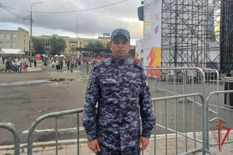 В Оренбурге росгвардецы обеспечили правопорядок во время проведения Дня молодежи и закрытия фестиваля «Евразия Глобал»