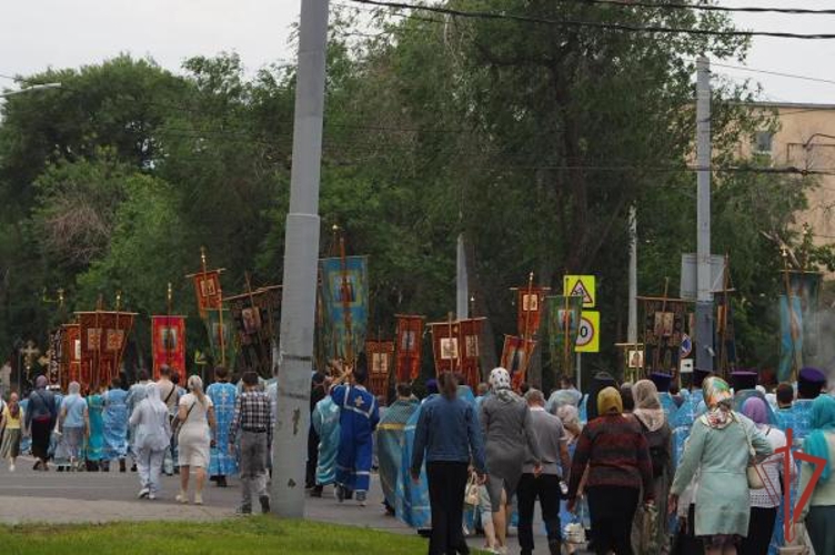 В Оренбурге Росгвардия обеспечила правопорядок во время крестного хода с Табынской иконой Божией Матери (видео)