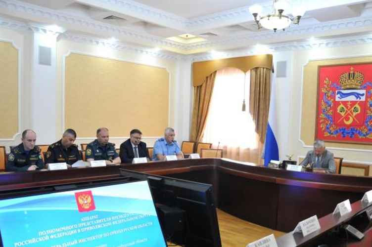 Начальник Управления Росгвардии по Оренбургской области принял участие в совещании с главным федеральным инспектором по Оренбургской области Владимиром Бобровым