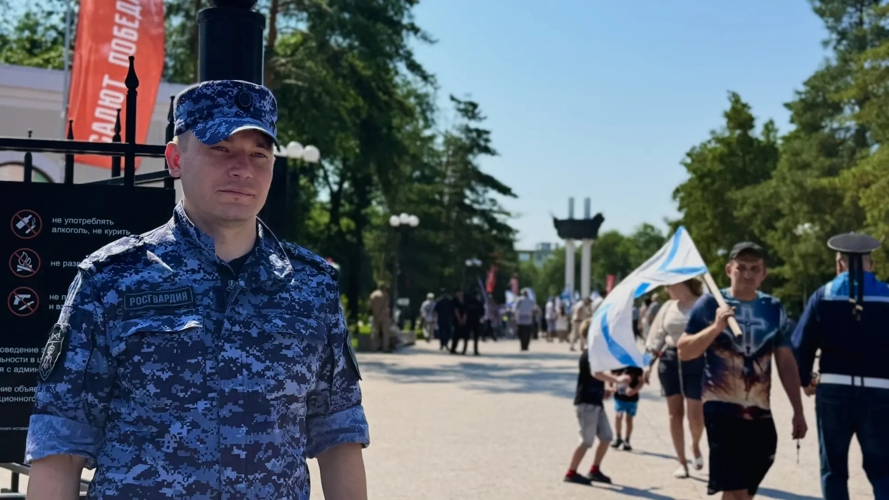 Росгвардейцы обеспечили правопорядок на праздновании Дня ВМФ в Оренбурге