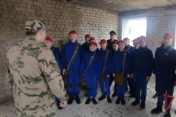 В Оренбурге сотрудники ОМОН приняли участие в ведомственной акции «Каникулы с Росгвардией» 