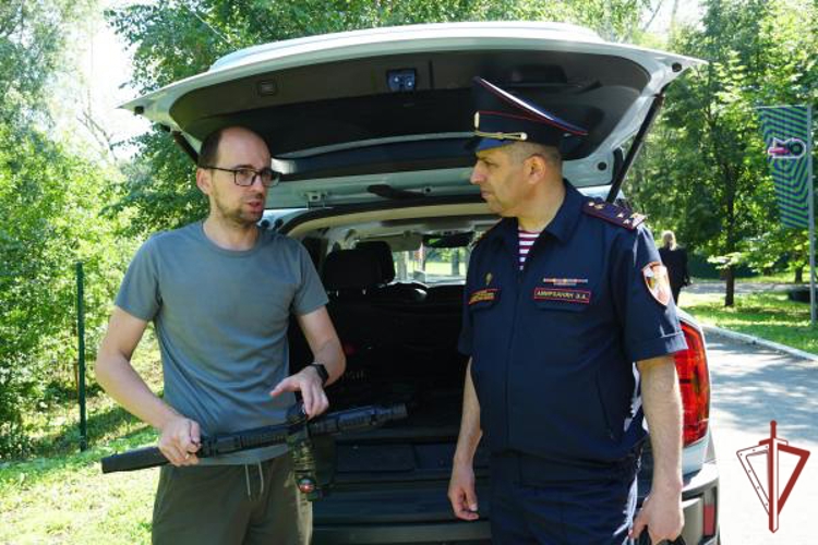 В Оренбурге начальник Управления Росгвардии по Оренбургской области проверил антитеррористическую защищённость детских оздоровительных лагерей