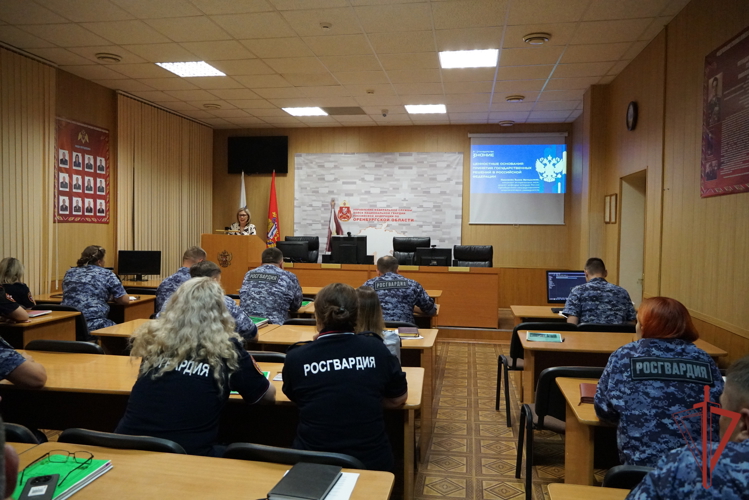 В Оренбурге представительница российского общества «Знание» провела встречу с росгвардейцами