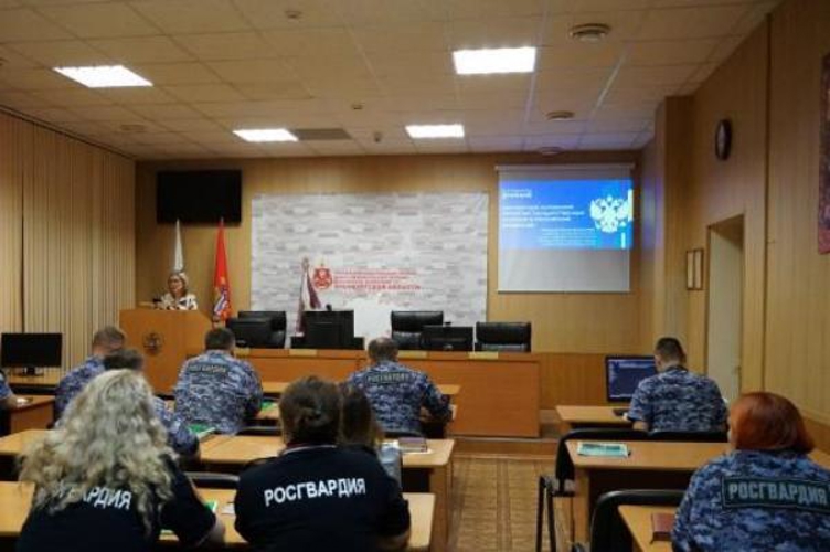 В Оренбурге представительница российского общества «Знание» провела встречу с росгвардейцами