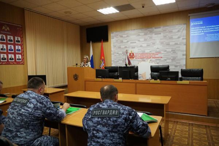 В Оренбурге представительница российского общества «Знание» провела встречу с росгвардейцами