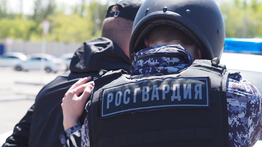 В Орске сотрудники Росгвардии задержали мужчину, подозреваемого в нанесении тяжких телесных повреждений