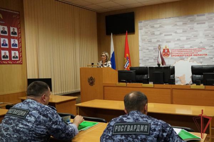 В Оренбурге представительница российского общества «Знание» провела встречу с росгвардейцами