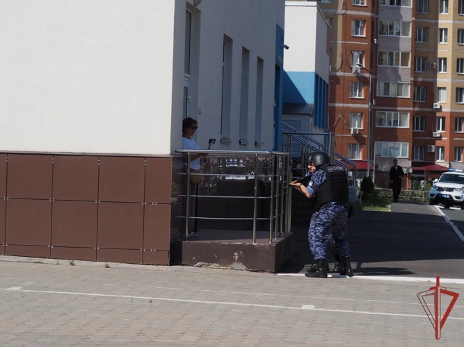 В Оренбурге росгвардейцы приняли участие во всероссийских антитеррористических учениях