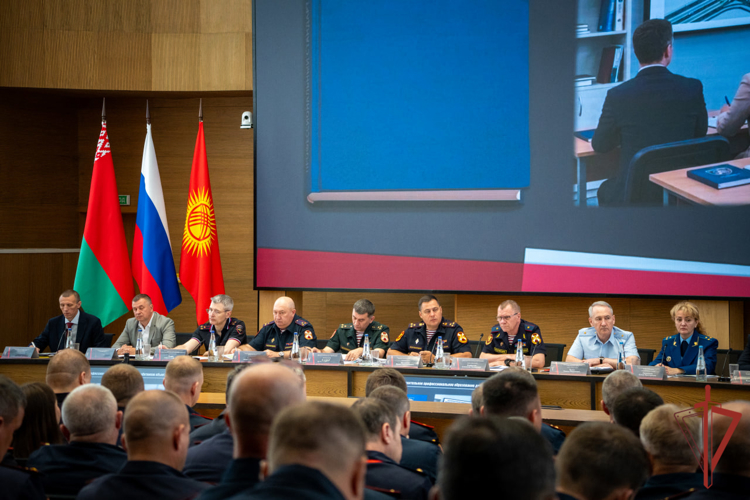 Руководитель управления вневедомственной охраны Росгвардии по Оренбургской области принял участие во Всероссийском совещании-семинаре в Нижнем Новгороде