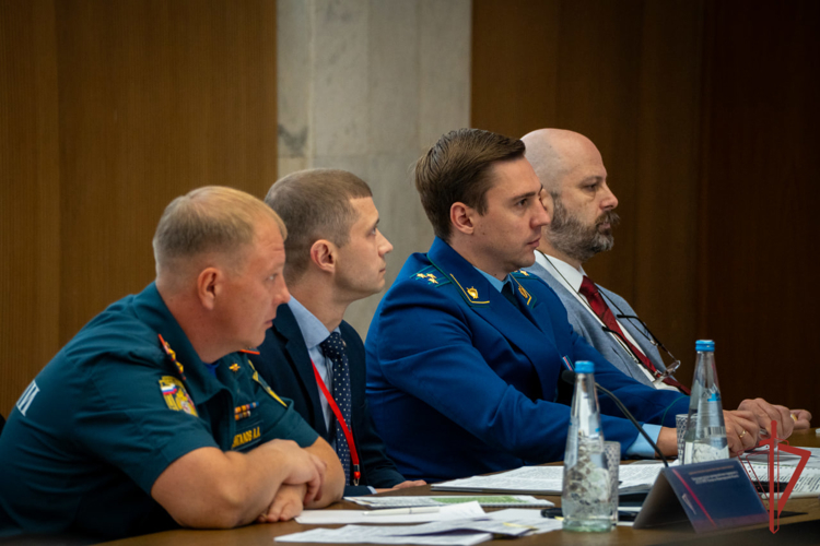 Руководитель управления вневедомственной охраны Росгвардии по Оренбургской области принял участие во Всероссийском совещании-семинаре в Нижнем Новгороде