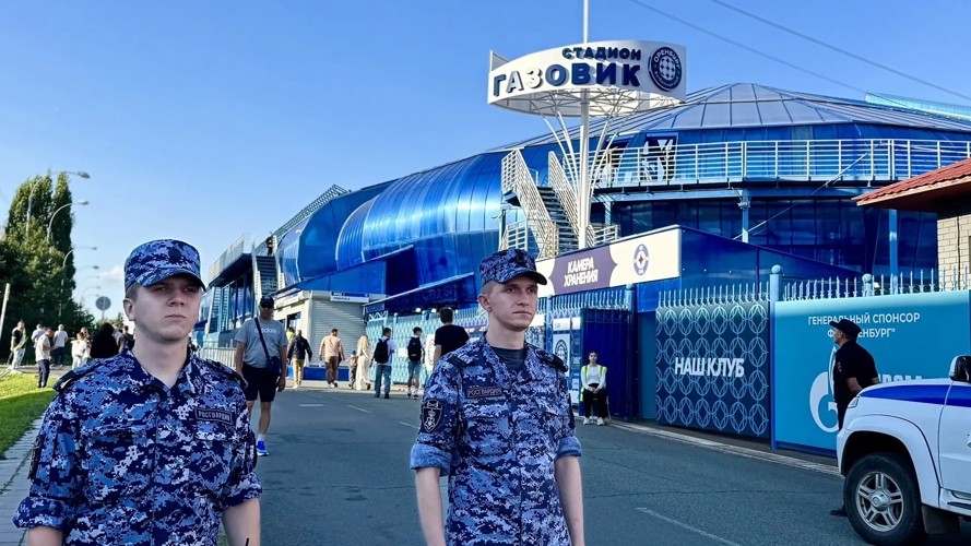 В Оренбурге росгвардейцы обеспечили правопорядок во время проведения футбольного матча