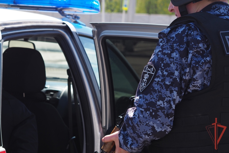 Росгвардейцы в Оренбурге задержали женщину по подозрению в хищении товара