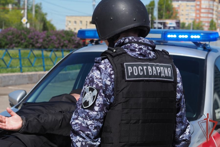 В Оренбургской области росгвардейцы задержали мужчину угрожавшего убийством своей супруге