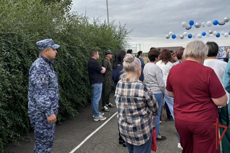 В Оренбургской области росгвардейцы обеспечили правопорядок в День знаний