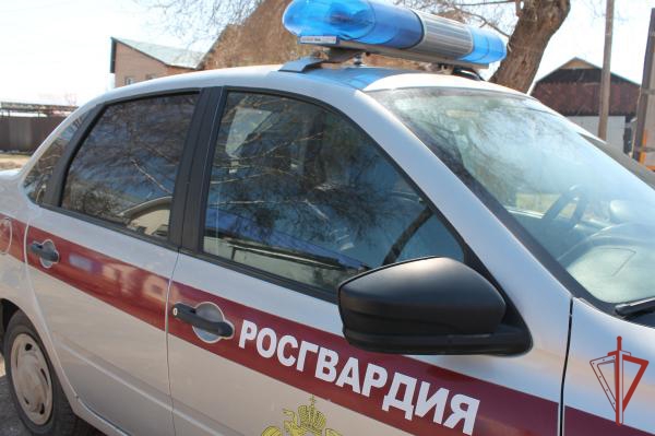 В Оренбурге росгвардейцы задержали мужчину, который угрожал женщине физической расправой