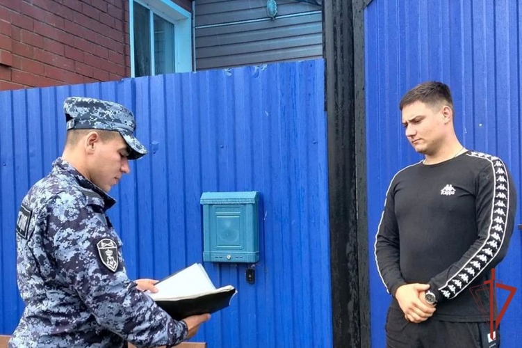 В Оренбургской области сотрудники вневедомственной охраны Росгвардии проводят акцию «Безопасный дом, подъезд, квартира»