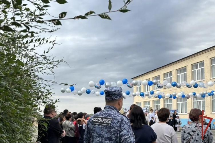 В Оренбургской области росгвардейцы обеспечили правопорядок в День знаний