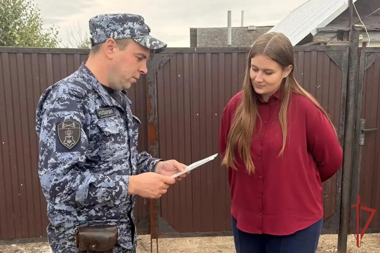 Сотрудники вневедомственной охраны Росгвардии провели акцию «Безопасный дом, подъезд, квартира»